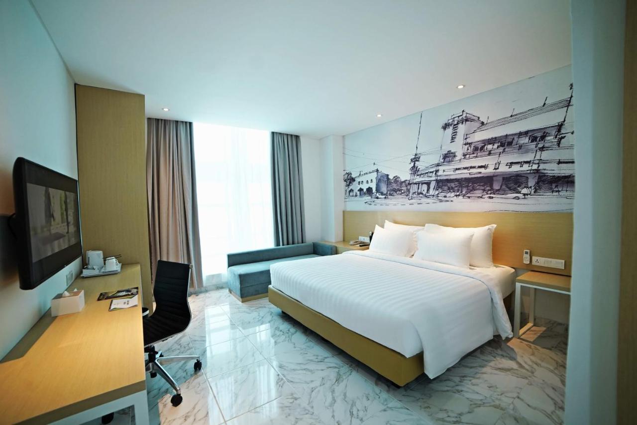 Palm Park Hotel Surabaya Exterior foto