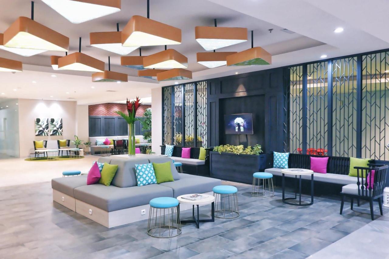 Palm Park Hotel Surabaya Exterior foto