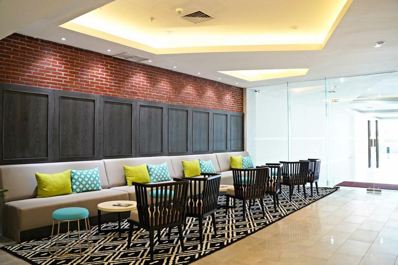 Palm Park Hotel Surabaya Exterior foto