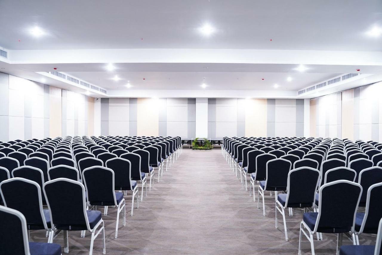 Palm Park Hotel Surabaya Exterior foto